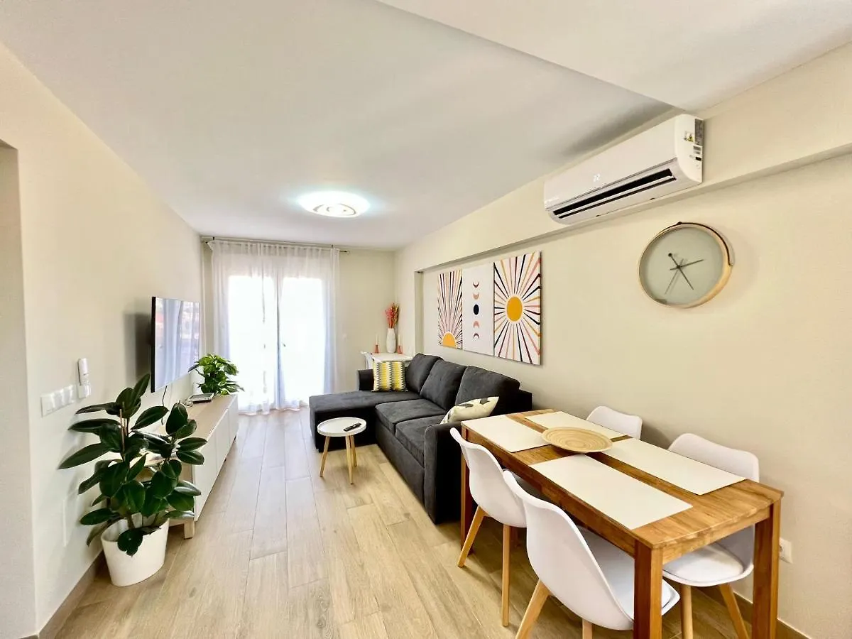 Great Apartment In The Piscis Building, Located In Benalmadena Coast